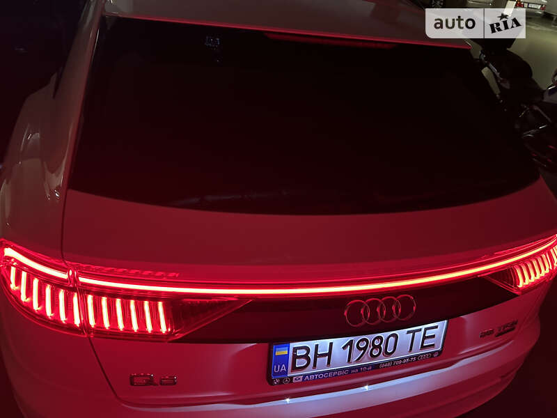Позашляховик / Кросовер Audi Q8 2019 в Одесі