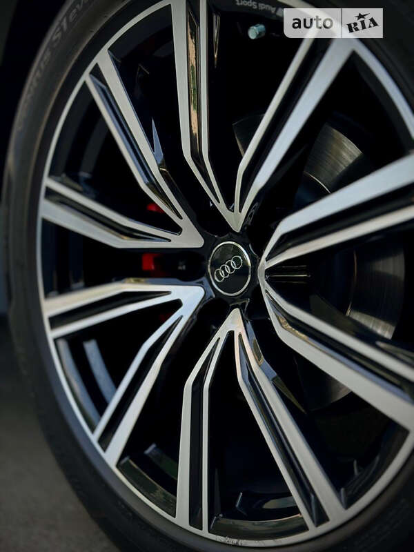 Внедорожник / Кроссовер Audi Q8 2018 в Киеве