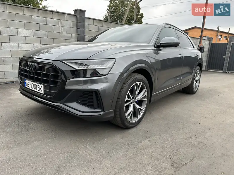 Позашляховик / Кросовер Audi Q8 2020 в 