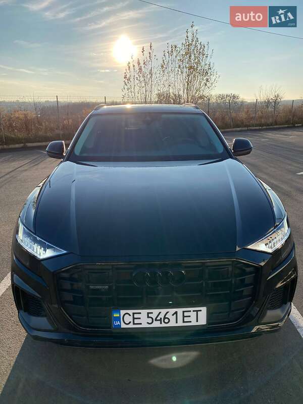 Позашляховик / Кросовер Audi Q8 2022 в 