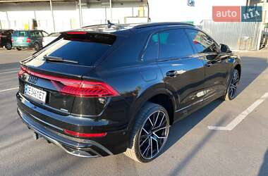 Позашляховик / Кросовер Audi Q8 2022 в 