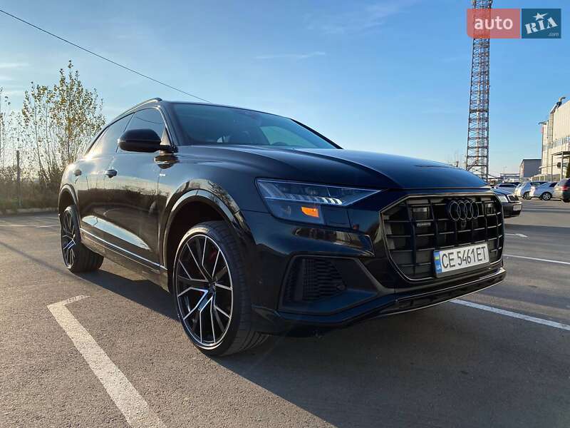 Внедорожник / Кроссовер Audi Q8 2022 в 