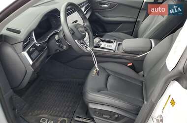 Позашляховик / Кросовер Audi Q8 2023 в 