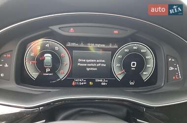 Позашляховик / Кросовер Audi Q8 2023 в 