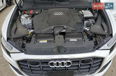 Позашляховик / Кросовер Audi Q8 2023 в 