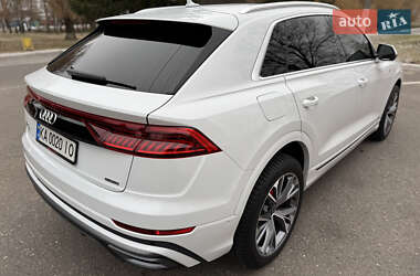 Внедорожник / Кроссовер Audi Q8 2021 в 