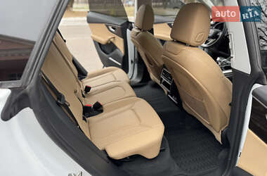Внедорожник / Кроссовер Audi Q8 2021 в 