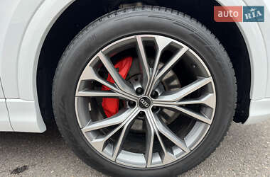 Внедорожник / Кроссовер Audi Q8 2021 в 