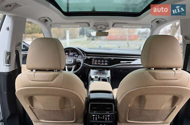 Внедорожник / Кроссовер Audi Q8 2021 в 