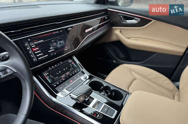 Внедорожник / Кроссовер Audi Q8 2021 в 