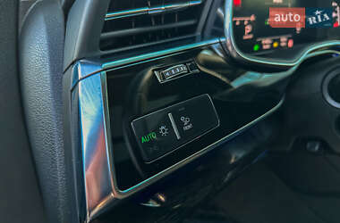Внедорожник / Кроссовер Audi Q8 2019 в 