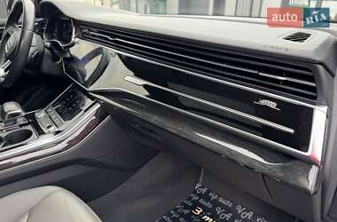 Внедорожник / Кроссовер Audi Q8 2018 в 