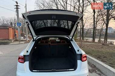 Внедорожник / Кроссовер Audi Q8 2020 в 