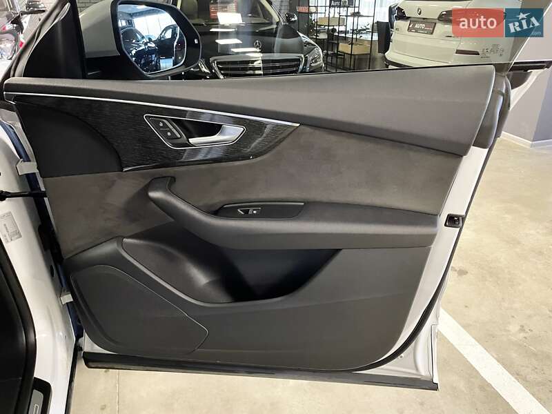 Внедорожник / Кроссовер Audi Q8 2019 в Львове