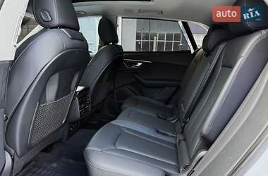 Внедорожник / Кроссовер Audi Q8 2023 в 