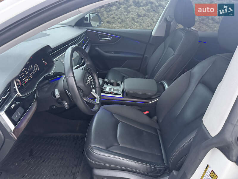 Внедорожник / Кроссовер Audi Q8 2019 в Тернополе