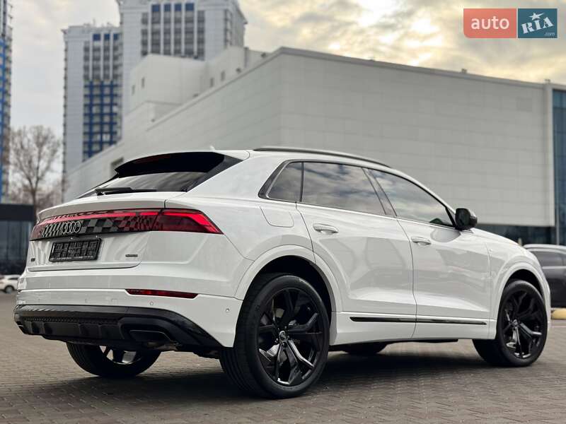 Внедорожник / Кроссовер Audi Q8 2025 в Одессе