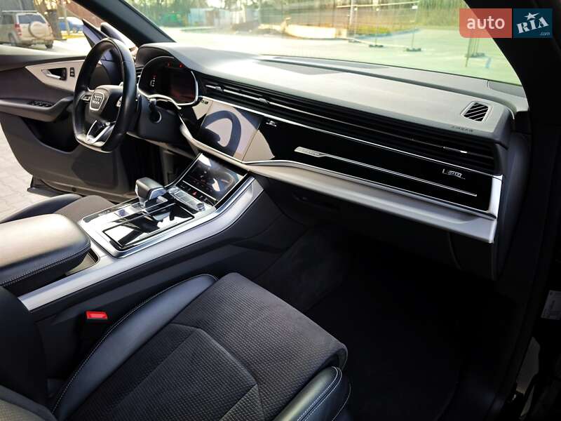 Внедорожник / Кроссовер Audi Q8 2018 в Ровно