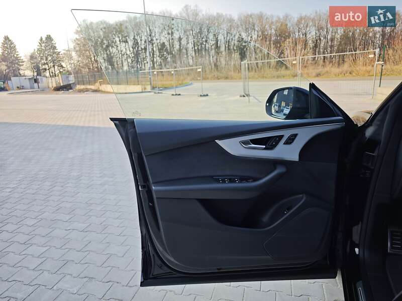 Внедорожник / Кроссовер Audi Q8 2018 в Ровно