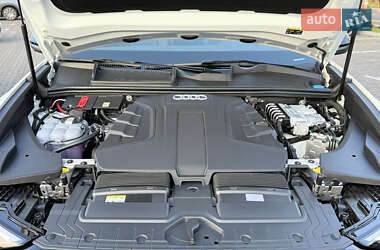 Позашляховик / Кросовер Audi Q8 2025 в 
