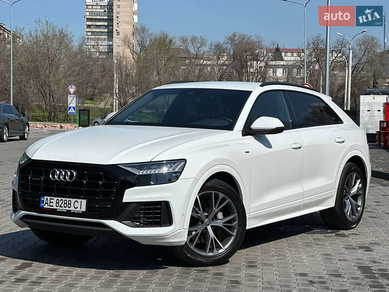 Внедорожник / Кроссовер Audi Q8 2020 в 
