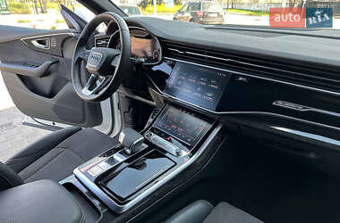 Внедорожник / Кроссовер Audi Q8 2020 в 