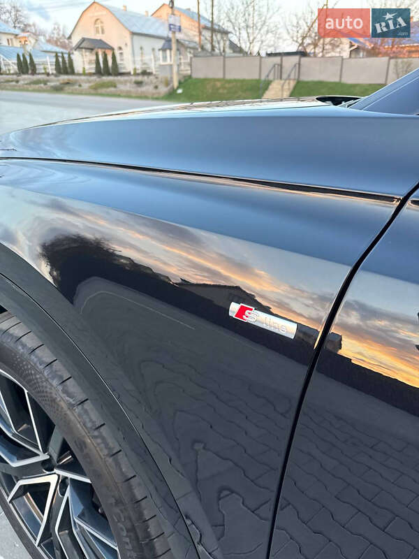 Позашляховик / Кросовер Audi Q8 2019 в Чернівцях