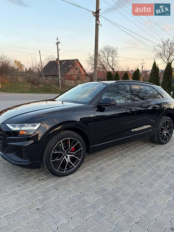 Позашляховик / Кросовер Audi Q8 2019 в Чернівцях