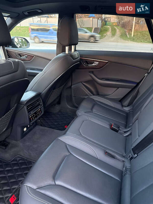 Позашляховик / Кросовер Audi Q8 2019 в Чернівцях