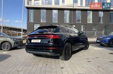 Внедорожник / Кроссовер Audi Q8 2021 в 