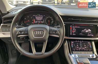 Внедорожник / Кроссовер Audi Q8 2021 в 