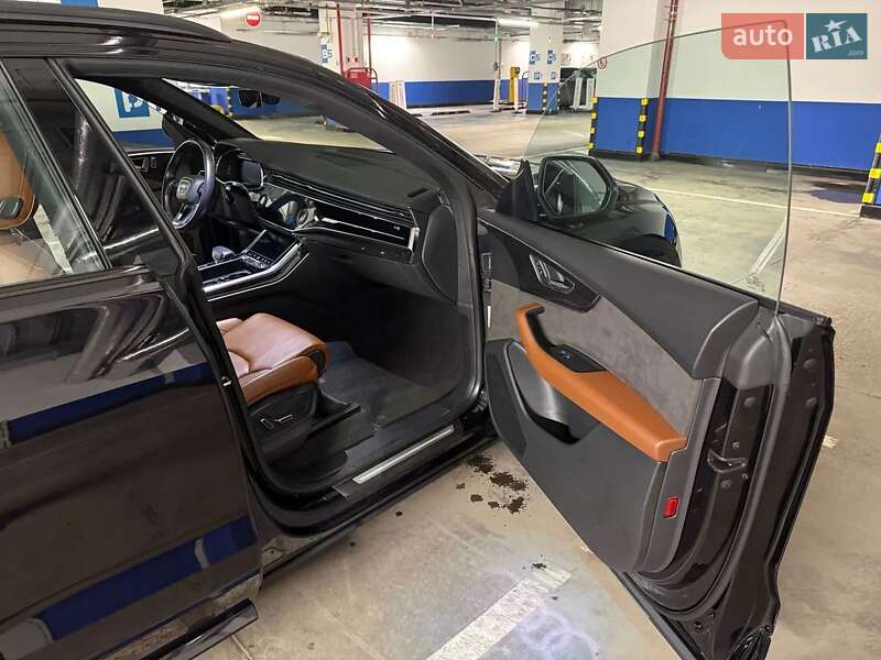Позашляховик / Кросовер Audi Q8 2019 в Києві