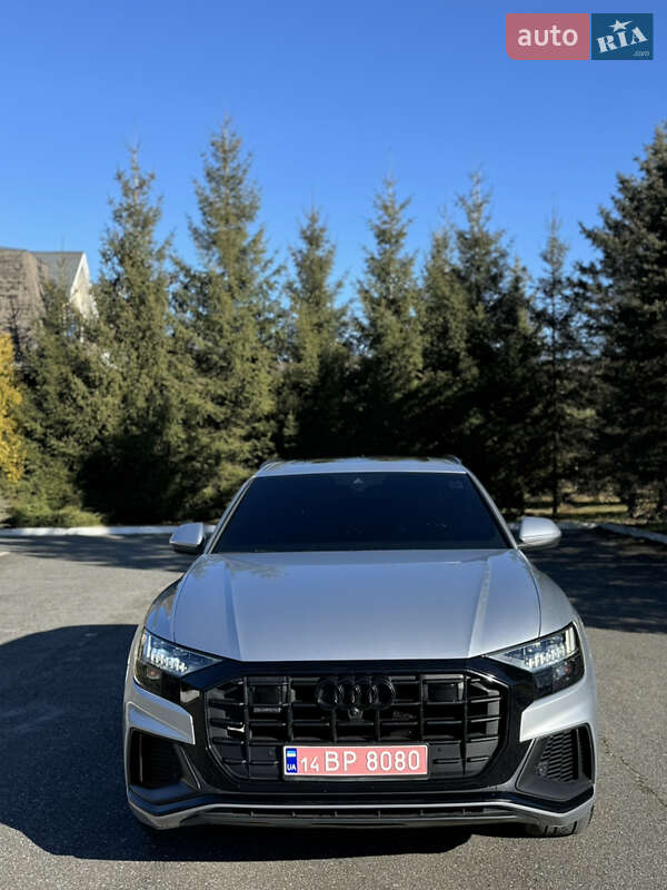 Позашляховик / Кросовер Audi Q8 2021 в Львові