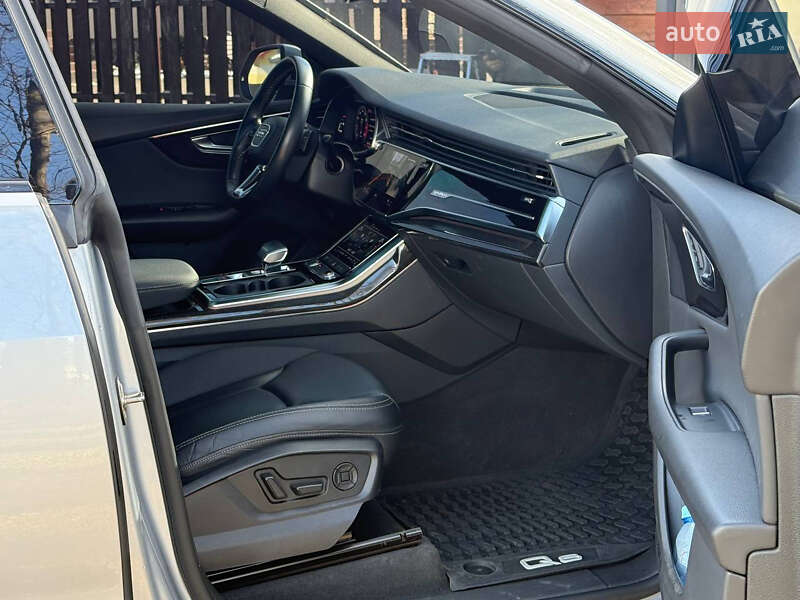 Позашляховик / Кросовер Audi Q8 2021 в Львові