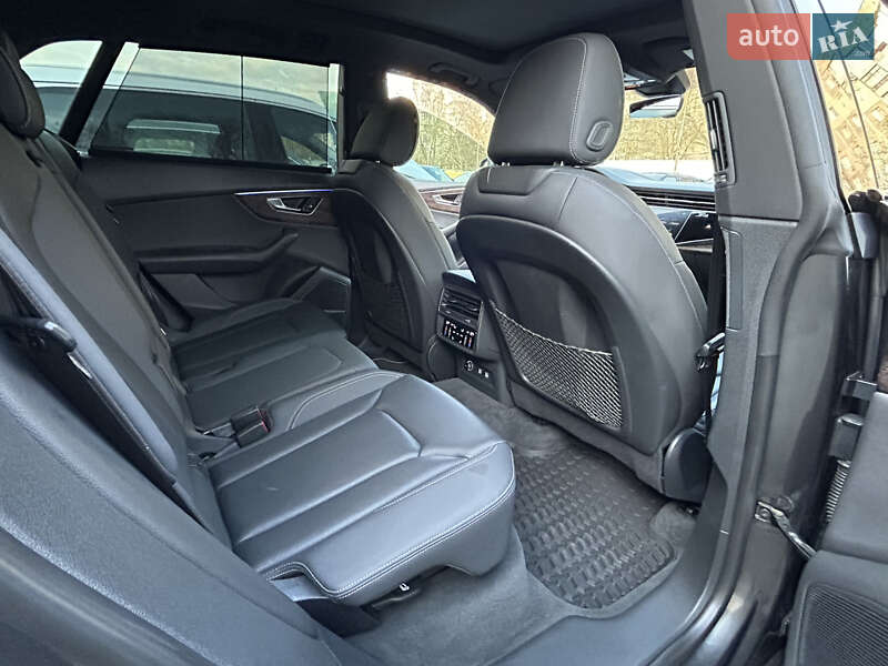 Внедорожник / Кроссовер Audi Q8 2020 в Одессе