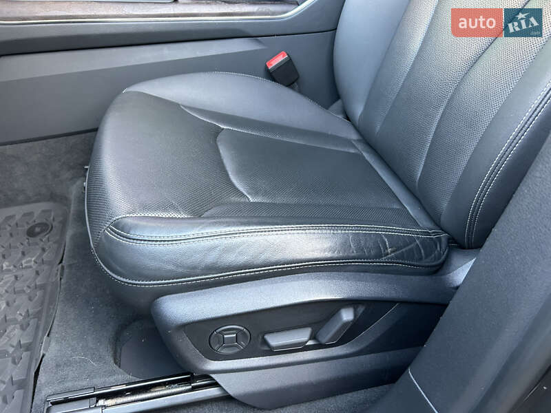 Внедорожник / Кроссовер Audi Q8 2020 в Одессе