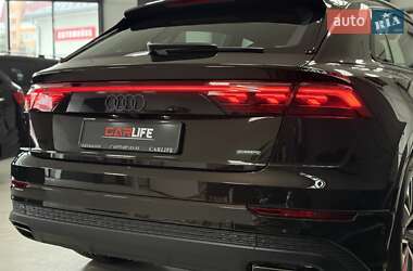 Позашляховик / Кросовер Audi Q8 2025 в 