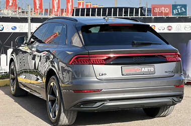 Позашляховик / Кросовер Audi Q8 2021 в 