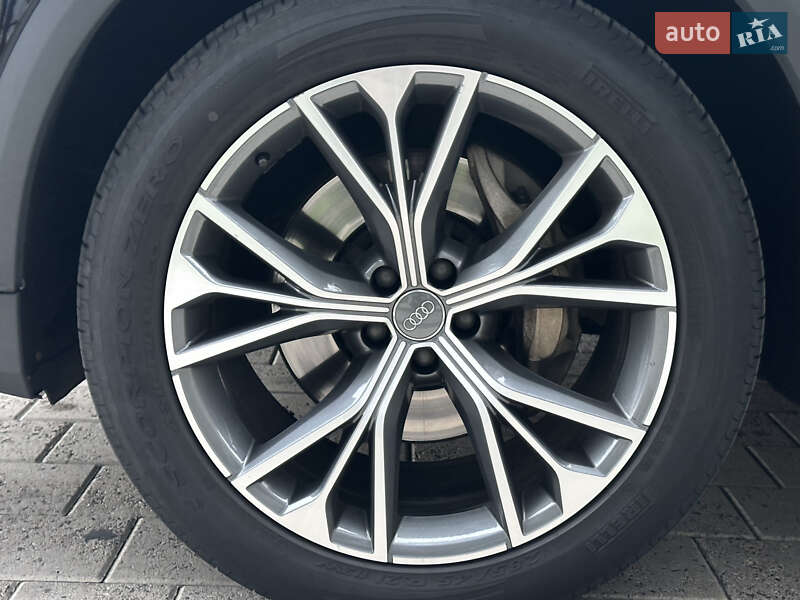 Внедорожник / Кроссовер Audi Q8 2019 в Киеве