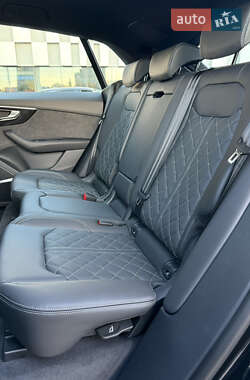 Внедорожник / Кроссовер Audi Q8 2025 в 