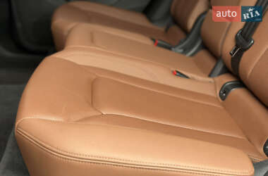 Внедорожник / Кроссовер Audi Q8 2021 в 