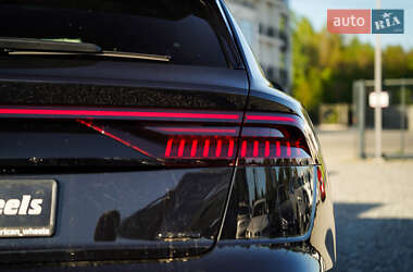 Позашляховик / Кросовер Audi Q8 2018 в 