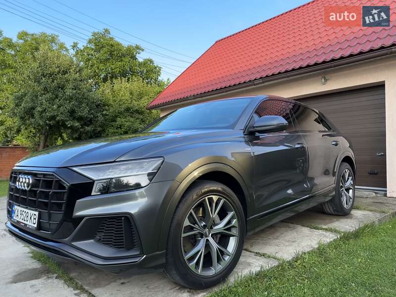 Внедорожник / Кроссовер Audi Q8 2020 в 