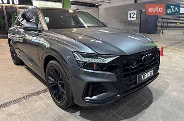 Позашляховик / Кросовер Audi Q8 2021 в 