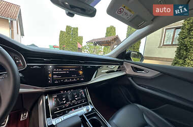 Позашляховик / Кросовер Audi Q8 2018 в 