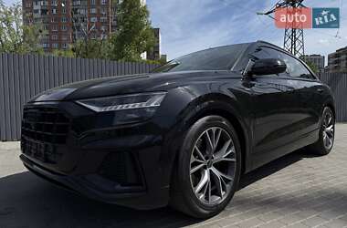 Позашляховик / Кросовер Audi Q8 2022 в 