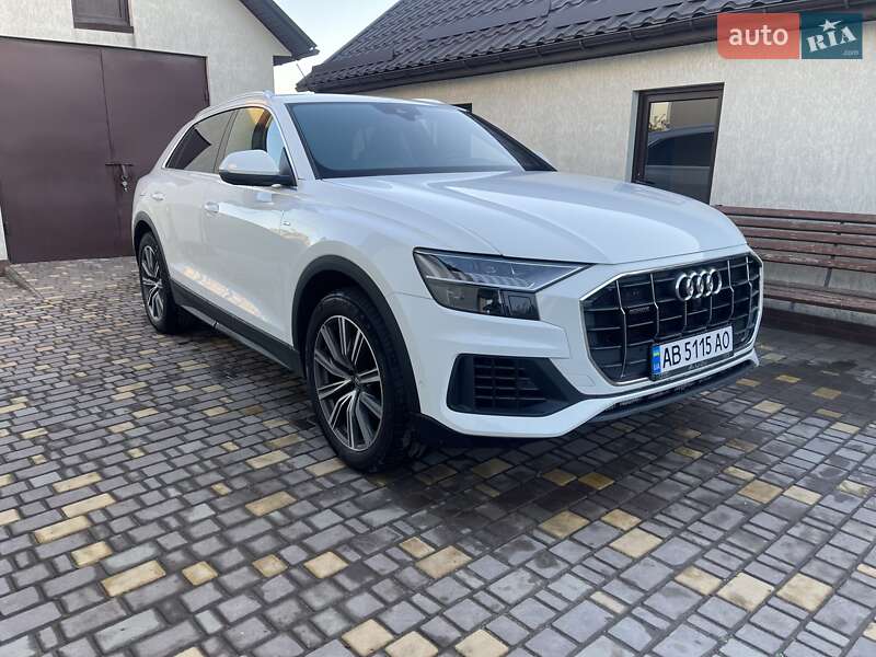 Позашляховик / Кросовер Audi Q8 2018 в 