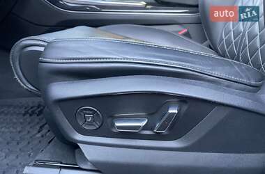 Позашляховик / Кросовер Audi Q8 2018 в 