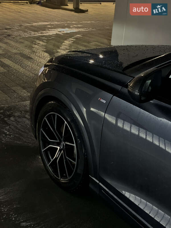 Внедорожник / Кроссовер Audi Q8 2018 в Ужгороде