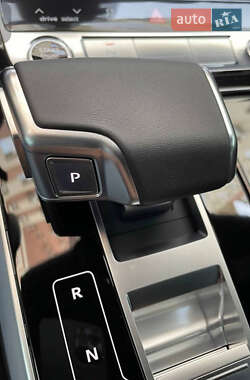 Внедорожник / Кроссовер Audi Q8 2020 в 
